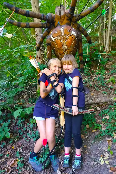 Děti z lukostřeleckého kroužku 3D ESA se bojí terče pavouka