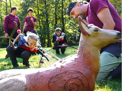 Skupina lukostřelců kontroluje zasažené zóny